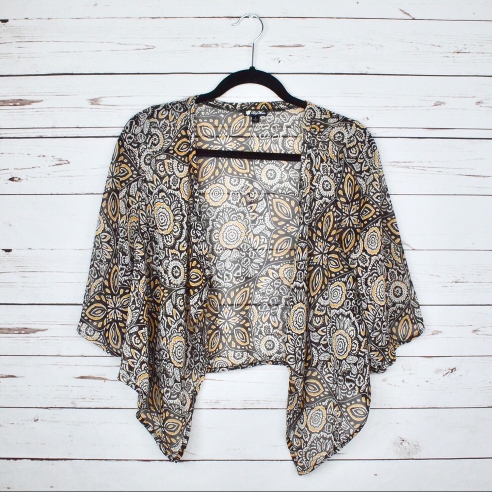🚫SOLD!🚫 Floral Chiffon Cropped Kimono